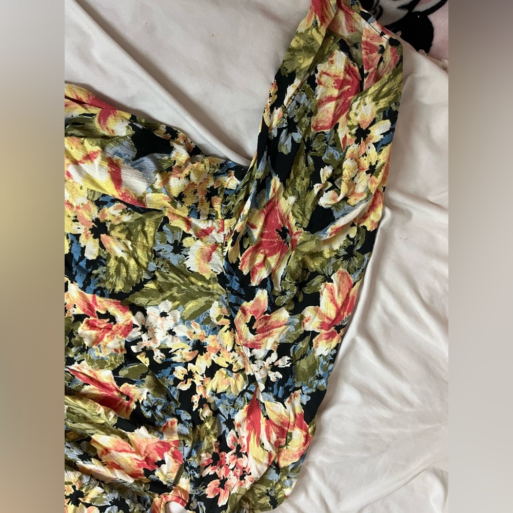 Floral cardigan with a multi-coloured and black design